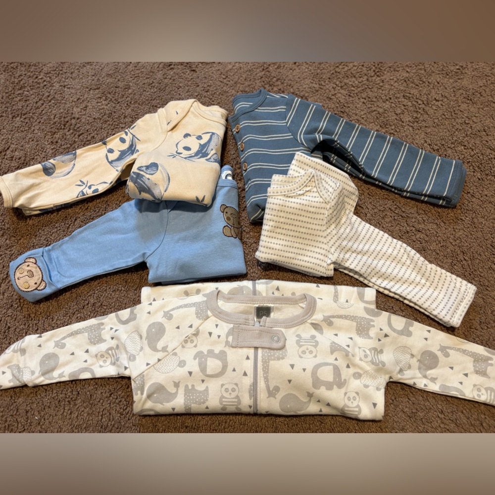 NWOT- bundle of sleep swaddles! One had zipper. All other open bottom. Nb-6month